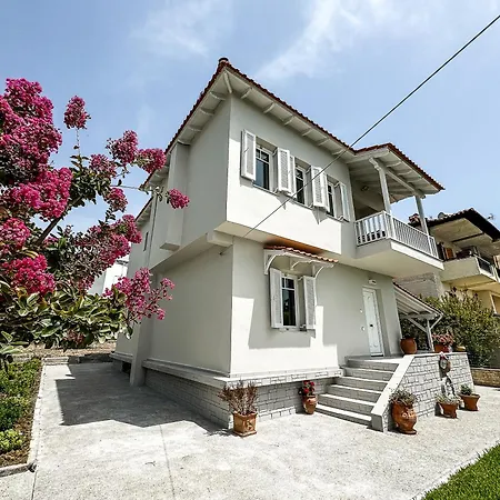 Villa τhe φ *