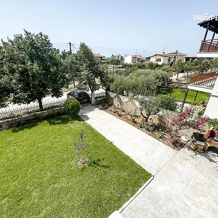 Villa τhe φ *